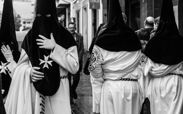 Photo "Holy Week in Huelva: Andalusian tradition and devotion"